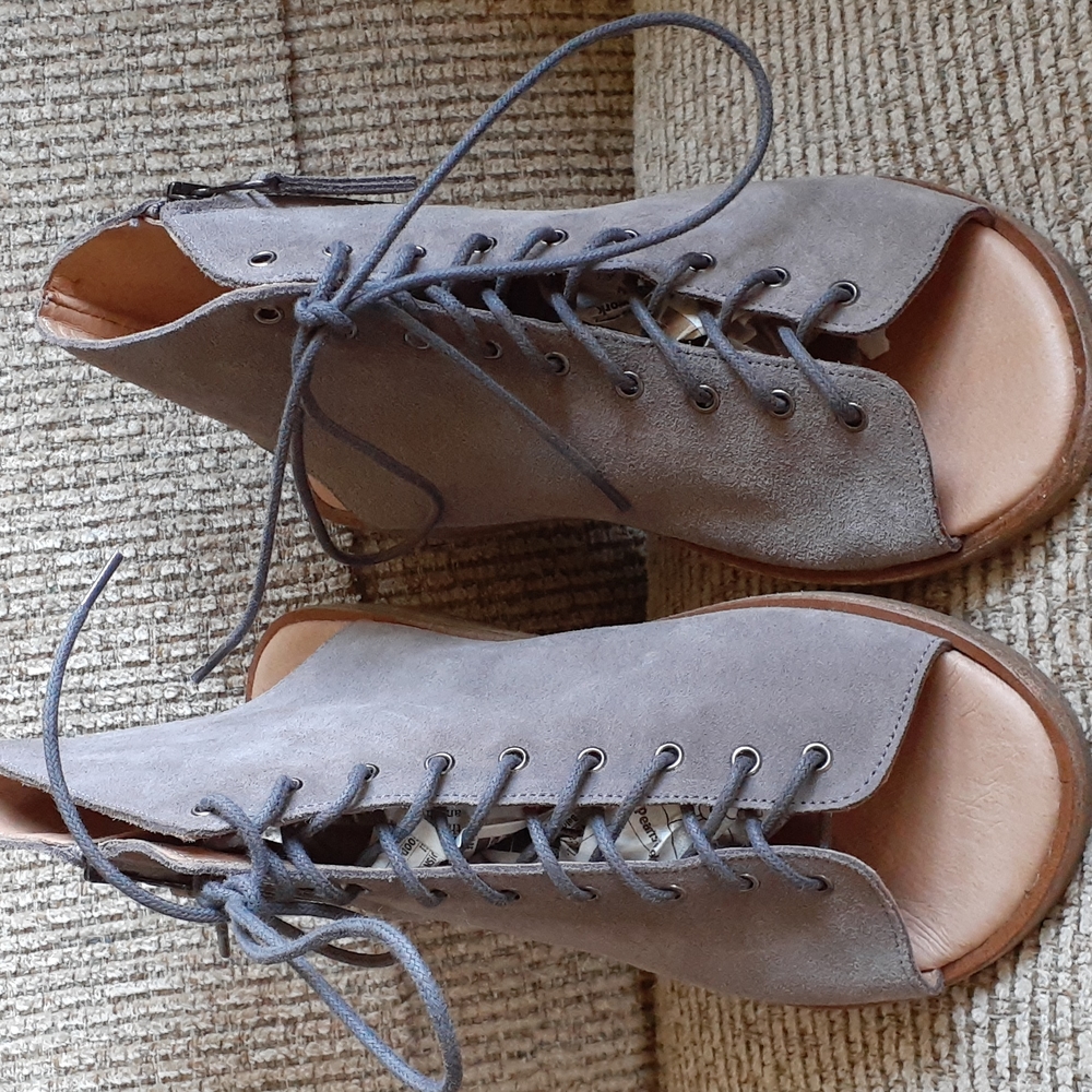 Geewawa Leather Sandals - Picture 2 of 8